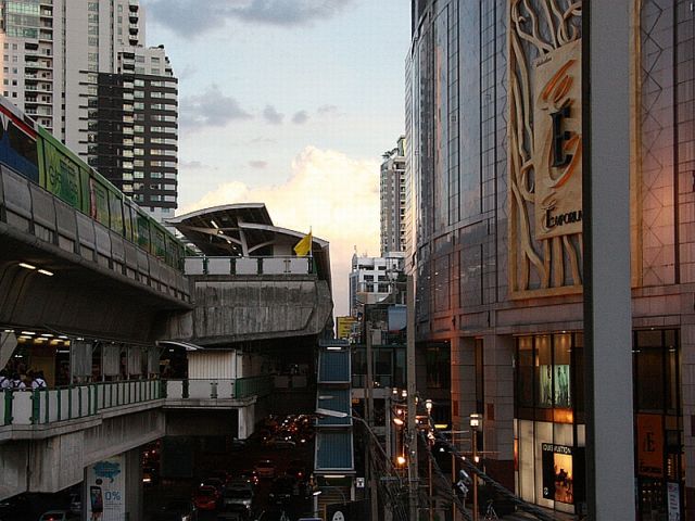 Bangkok: 'Immer unterwegs mit hungrigem Herzen'. So hieß die Eröffnungsausstellung des neuen Kunst- und Kulturzentrum Bangkok. Ursprünglich sollte die Einrichtung Bangkok Metropolitan Museum of Contemporary Art heißen. Foto Andreas Burkert