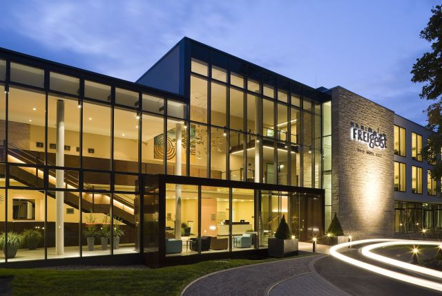 Hardenberg Hotel Freigeist Fassade Nacht