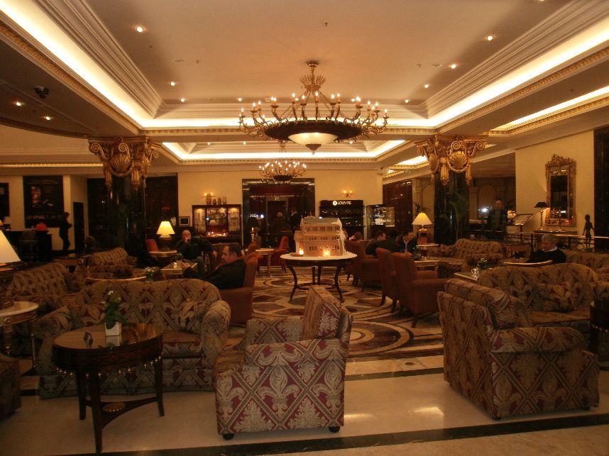 Moskau Genuss Glamour fuer Ausgeschlafene Doerte Behrmann energa RitzCarlton Moskau lobby 2011
