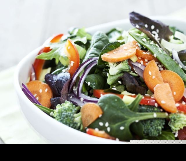 VIQOY Spicy Gemuesesalat mit Sesam