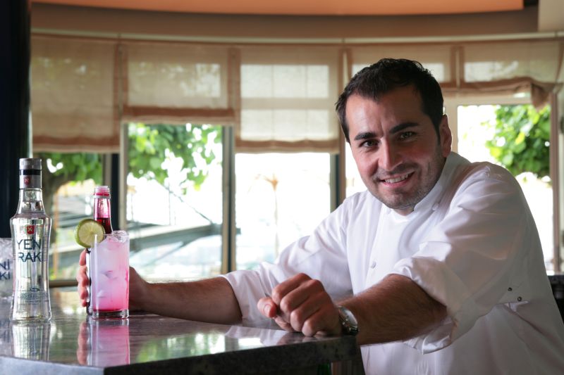 Ali mit Yeni Raki Cocktail 