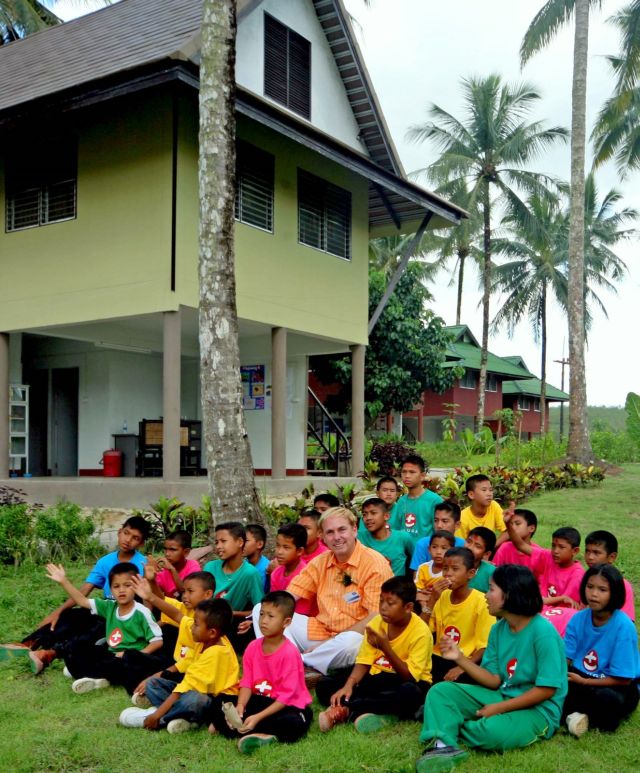 Beluga School Niels Stolberg und Kinder