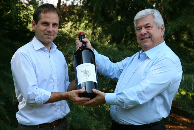 Luca e Andrea Costa con Barolo