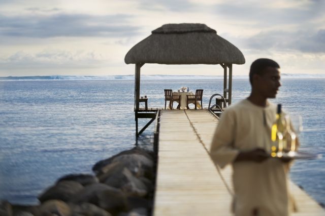 Mövenpick Mauritius Der ideale Platz zum chillen, für eine Massage oder ein Candle-Light-Dinner: eine Strohhütte im Meer.