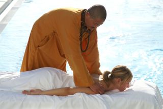 Hier werden Hotelgäste von Shaolin-Mönchen verwöhnt.