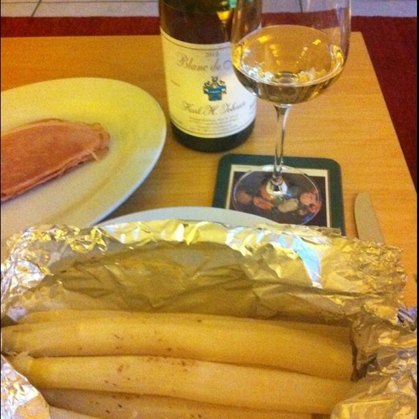 Spargel in Alufolie mit Backschinken 5 Spargel in Alufolie mit Backschinken und 2010 Blanc de Noir von Karl H. Johner