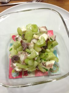 Oktopus mit Sellerie: Vorspeise für Singles oder die es werden wollen... 8 Oktopus mit Sellerie: Vorspeise für Singles oder die es werden wollen...
