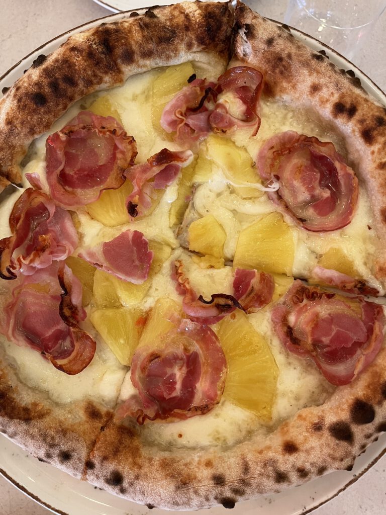 Pizza Studio München – Wenn Kunst, Wein und Teig sich verlieben 10 Pizza Studio - Pizza Hawaii