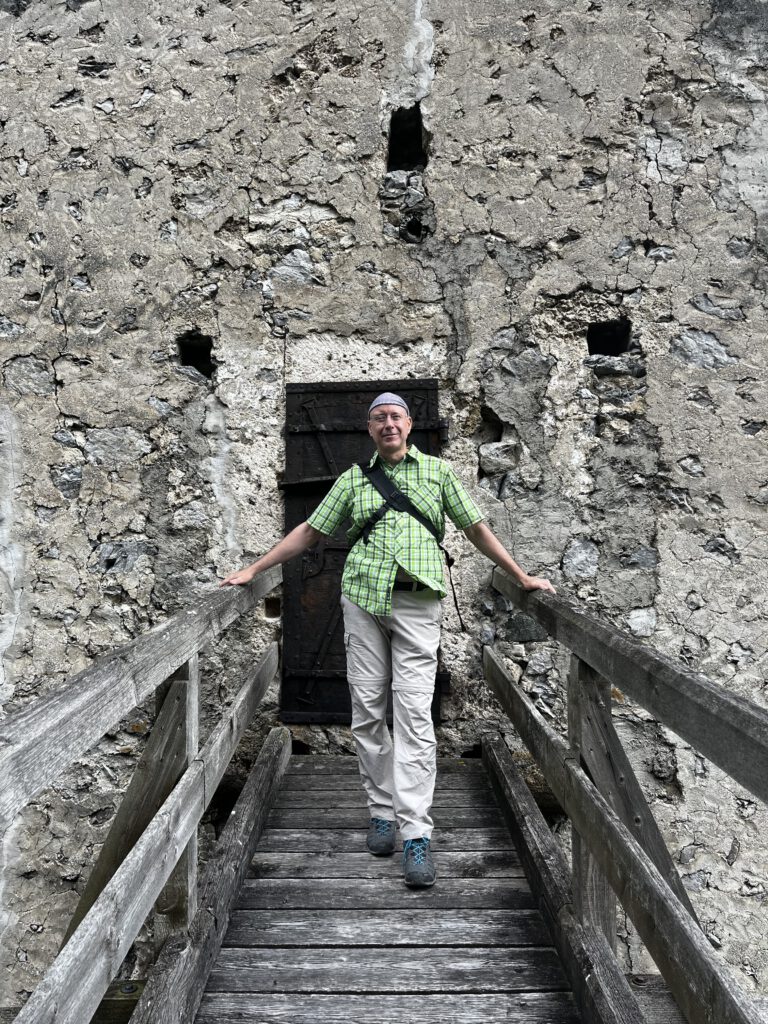 Auf den Spuren der Ritter: Der Tiroler Burgenweg in der Ferienregion TirolWest 23 Tiroler Burgenweg Ferienregion TirolWest