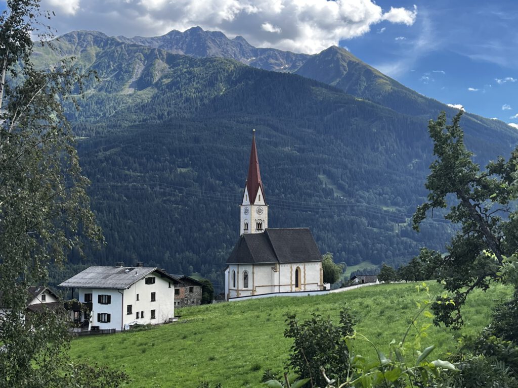 Auf den Spuren der Ritter: Der Tiroler Burgenweg in der Ferienregion TirolWest 7 Tiroler Burgenweg Ferienregion TirolWest