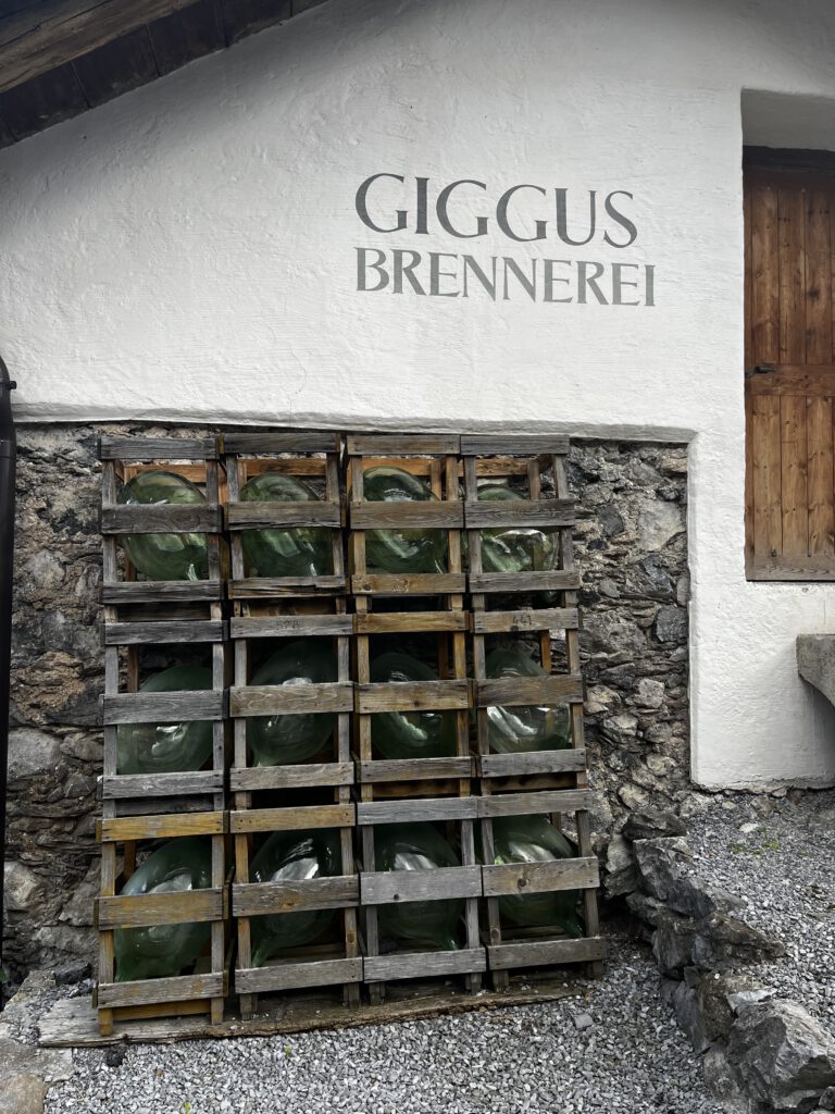 Auf den Spuren der Ritter: Der Tiroler Burgenweg in der Ferienregion TirolWest 19 Tiroler Burgenweg Ferienregion TirolWest