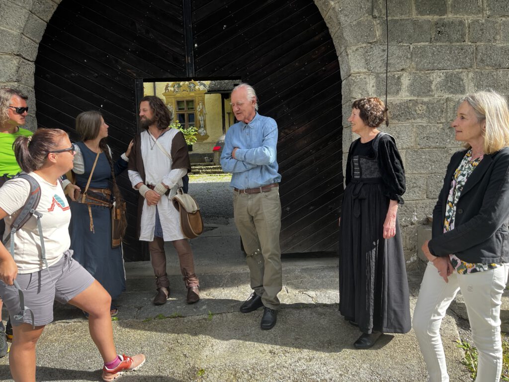 Auf den Spuren der Ritter: Der Tiroler Burgenweg in der Ferienregion TirolWest 26 Tiroler Burgenweg Ferienregion TirolWest
