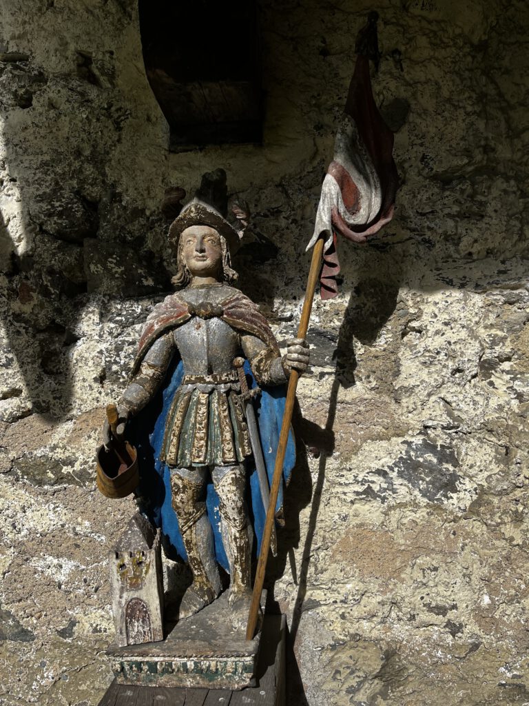 Auf den Spuren der Ritter: Der Tiroler Burgenweg in der Ferienregion TirolWest 28 Tiroler Burgenweg Ferienregion TirolWest