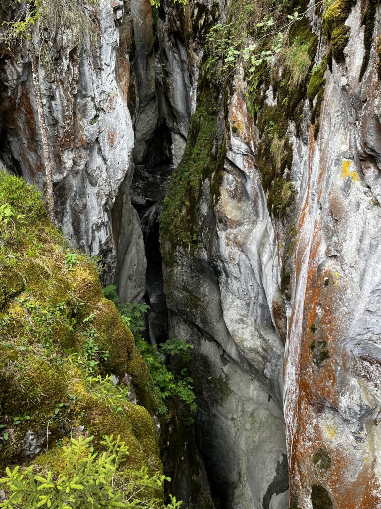 Auf den Spuren der Ritter: Der Tiroler Burgenweg in der Ferienregion TirolWest 36 Tiroler Burgenweg Ferienregion TirolWest