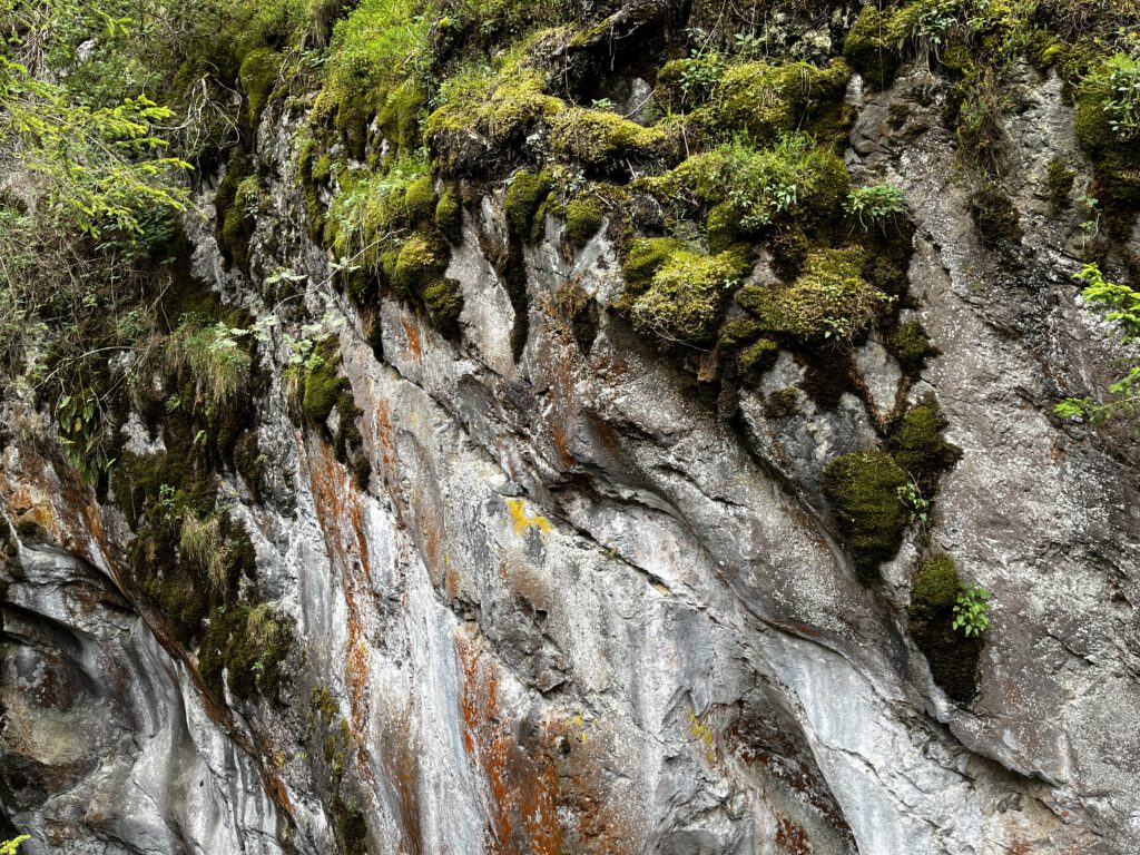 Auf den Spuren der Ritter: Der Tiroler Burgenweg in der Ferienregion TirolWest 37 Tiroler Burgenweg Ferienregion TirolWest