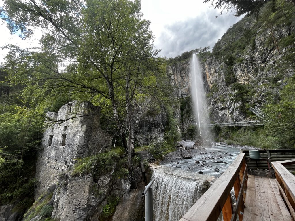 Auf den Spuren der Ritter: Der Tiroler Burgenweg in der Ferienregion TirolWest 42 Tiroler Burgenweg Ferienregion TirolWest
