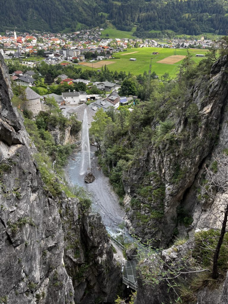 Auf den Spuren der Ritter: Der Tiroler Burgenweg in der Ferienregion TirolWest 44 Tiroler Burgenweg Ferienregion TirolWest