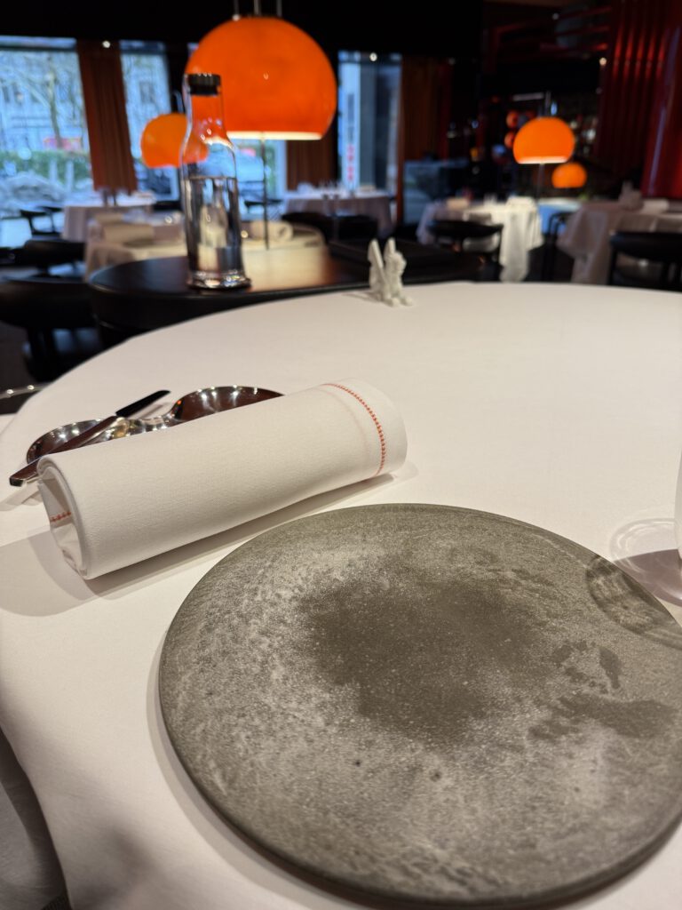 Tantris München: Große Küche in ikonischer Kulisse 9 Restaurant Tantris Maison Culinaire München