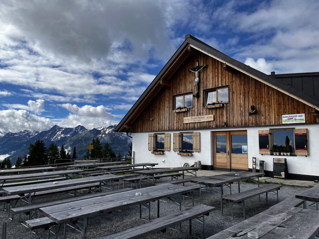 Genuss hoch 3: Wandern, Schlemmen, Staunen – das Mountain Food Festival in Imst 21 Genuss hoch 3 - Venetalm - Wandern, Schlemmen, Staunen: Beim „Genuss hoch 3“-Festival in Imst erleben Feinschmecker eine Alpenkulinarik der Extraklasse – mitten in Tirol.