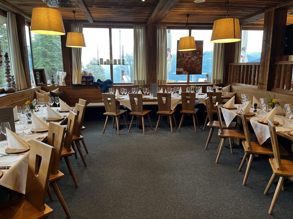 Genuss hoch 3: Wandern, Schlemmen, Staunen – das Mountain Food Festival in Imst 28 Genuss hoch 3 - Wandern, Schlemmen, Staunen: Beim „Genuss hoch 3“-Festival in Imst erleben Feinschmecker eine Alpenkulinarik der Extraklasse – mitten in Tirol.