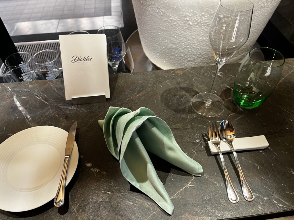 Gourmetrestaurant Dichter: Am Chef's Table bei Thomas Kellermann in Rottach-Egern 8 Gourmetrestaurant Dichter - Parkhotel Egerner Höfe - Tegernsee