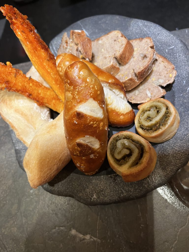 Gourmetrestaurant Dichter: Am Chef's Table bei Thomas Kellermann in Rottach-Egern 11 Gourmetrestaurant Dichter - Parkhotel Egerner Höfe - Tegernsee
