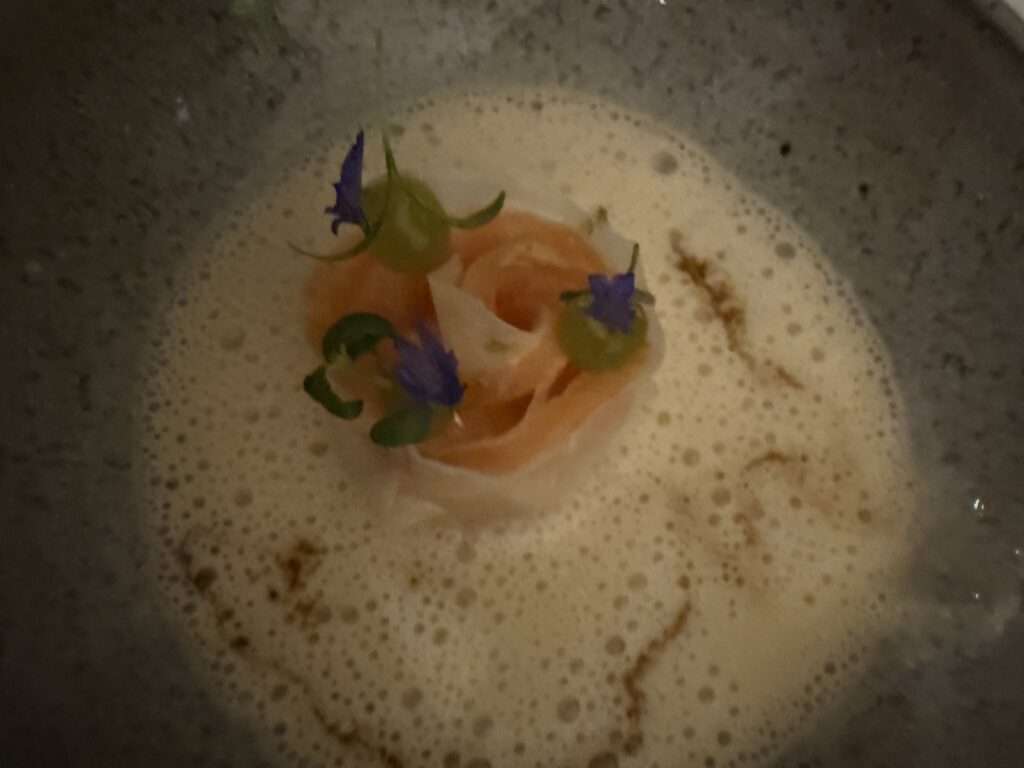 Gourmet-Gala im Hotel Vier Jahreszeiten Starnberg: Wenn zwölf Spitzenköche den Starnberger See zum Hotspot der Gourmetszene machen 18 Loch Duart Lachs | Vanille Beurre Blanc | Grüner Apfel | Kokos, Nicolas La Rocca, edl.eins, Deggendorf