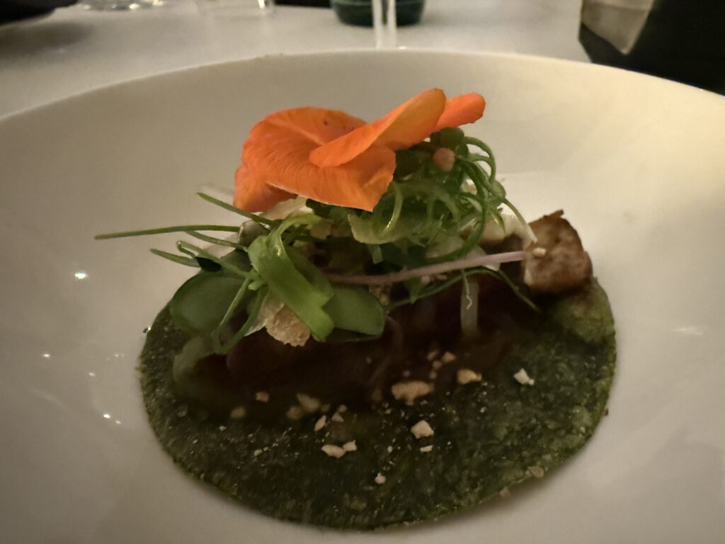 Gourmet-Gala im Hotel Vier Jahreszeiten Starnberg: Wenn zwölf Spitzenköche den Starnberger See zum Hotspot der Gourmetszene machen 9 Brochette vom Milchkalb | Chapati | Habanero | Cashew von Jens Madsen, The Cloud München, Gourmet-Gala Starnberg