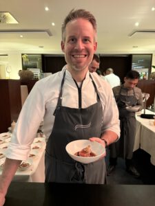 Gourmet-Gala im Hotel Vier Jahreszeiten Starnberg: Wenn zwölf Spitzenköche den Starnberger See zum Hotspot der Gourmetszene machen 12 Vitello Tonnato 2.0 | Asia Style | Hans Häge, HochZwei, Gasthof zum Bad, Langenau, Gourmet-Gala Starnberg