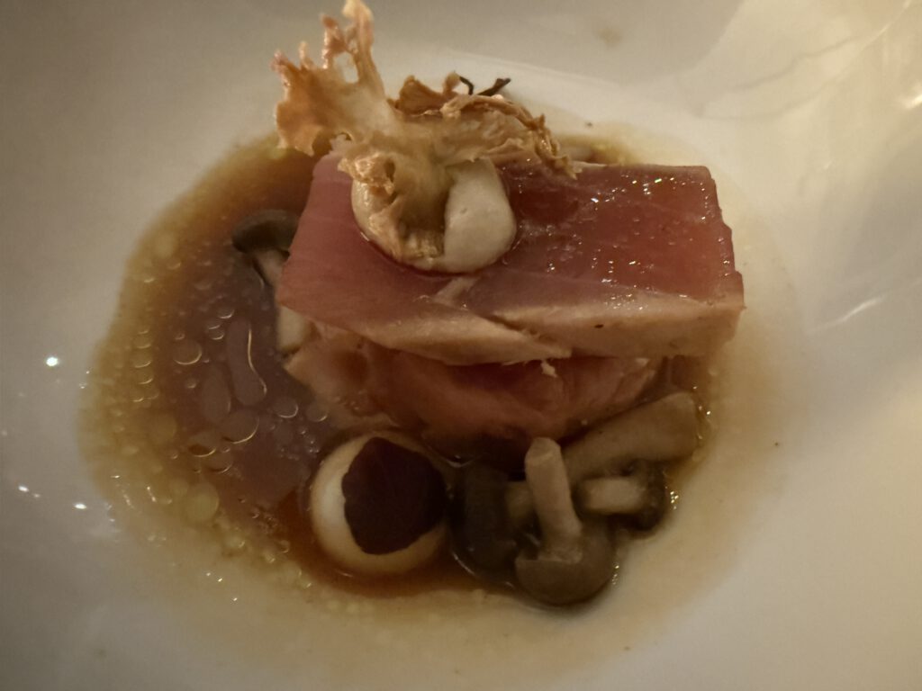 Gourmet-Gala im Hotel Vier Jahreszeiten Starnberg: Wenn zwölf Spitzenköche den Starnberger See zum Hotspot der Gourmetszene machen 11 Vitello Tonnato 2.0 | Asia Style | Hans Häge, HochZwei, Gasthof zum Bad, Langenau, Gourmet-Gala Starnberg