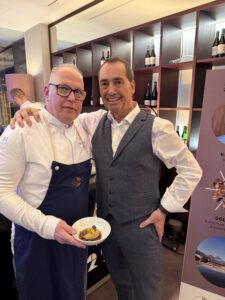 Gourmet-Gala im Hotel Vier Jahreszeiten Starnberg: Wenn zwölf Spitzenköche den Starnberger See zum Hotspot der Gourmetszene machen 14 Zsolt Fodor, Armin Langer, Gourmet-Gala Starnberg