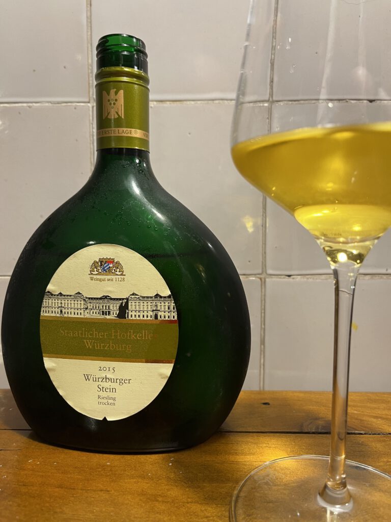 Qualitätsstufen beim Wein, Staatlicher Hofkeller Würzburg, Franken, 2015 Würzburger Stein Riesling trocken, VDP Erste Lage
