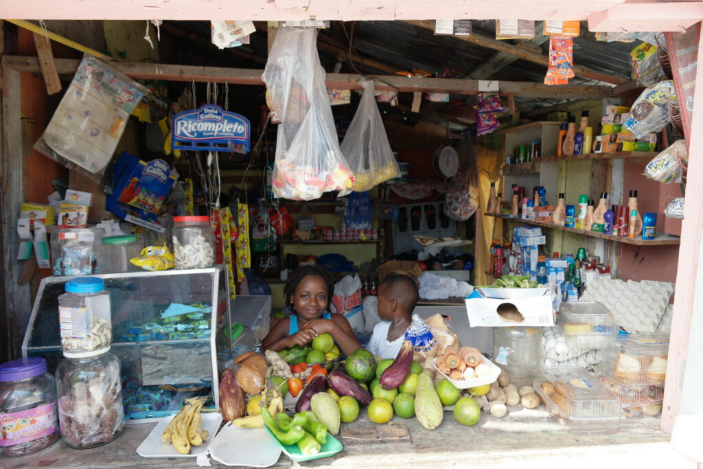 Authentisch reisen: Shop in einem Vorort von Punta Cana. 