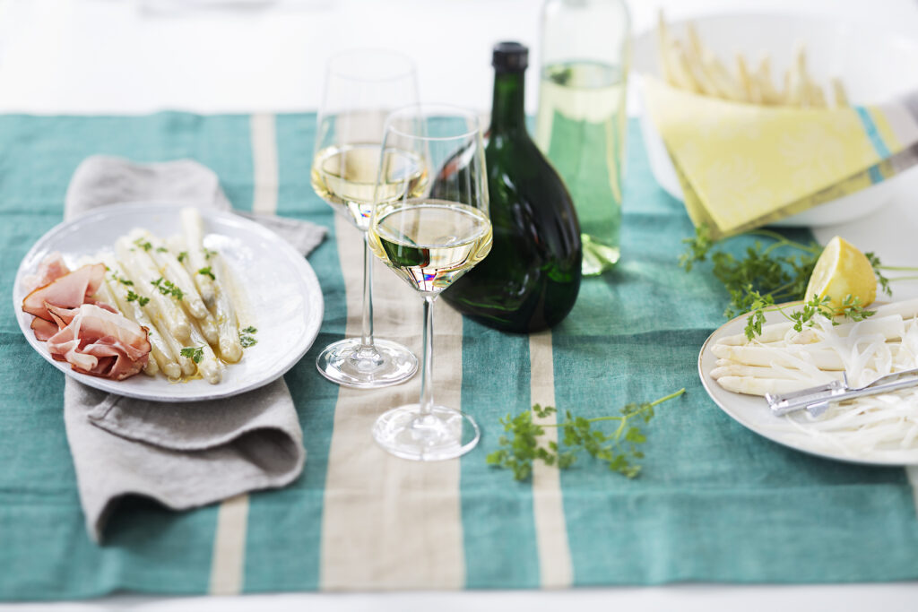 und Essen kombinieren, Frühlingsmenü mit Spargel und Bocksbeutel, (c) Deutsches Weininstitut DWI