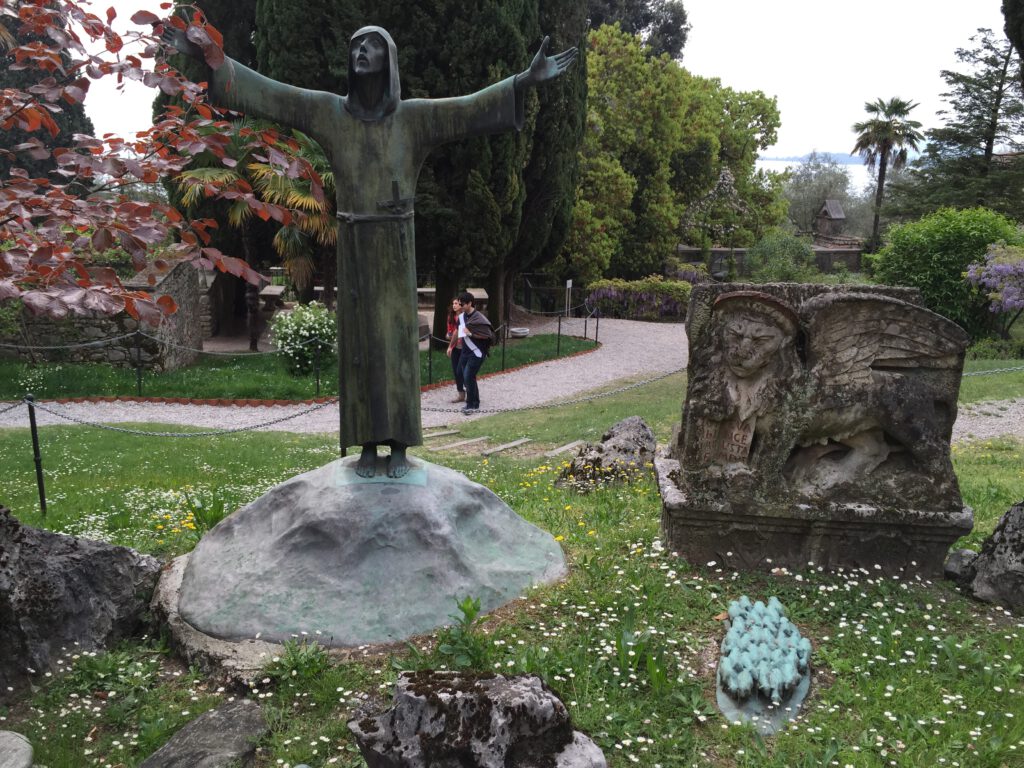 Villa Giulia am Gardasee: Zwischen Dolce Vita, Geschichte und den Schatten D'Annunzios 34 Vittoriale degli Italiani Gardasee
