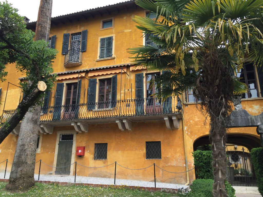 Villa Giulia am Gardasee: Zwischen Dolce Vita, Geschichte und den Schatten D'Annunzios 35 Vittoriale degli Italiani Gardasee