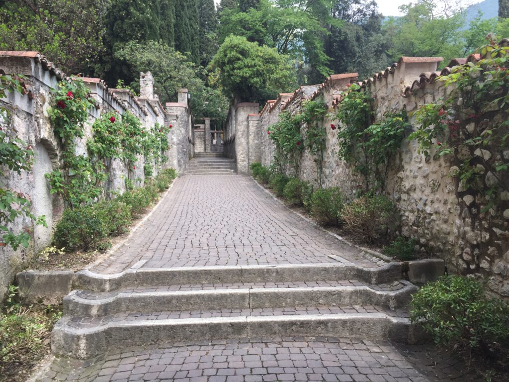Villa Giulia am Gardasee: Zwischen Dolce Vita, Geschichte und den Schatten D'Annunzios 37 Vittoriale degli Italiani Gardasee