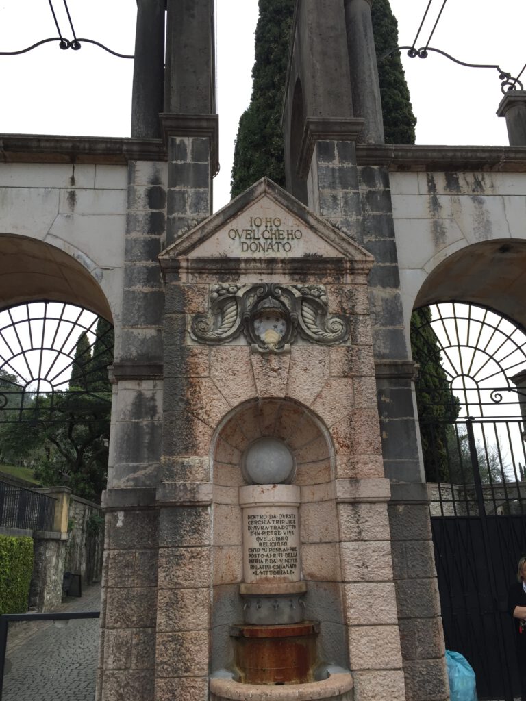 Villa Giulia am Gardasee: Zwischen Dolce Vita, Geschichte und den Schatten D'Annunzios 48 Vittoriale degli Italiani Gardasee