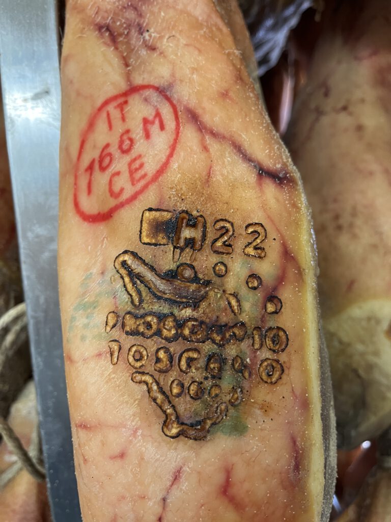 Prosciutto Toscano DOP: Die Essenz toskanischer Lebensart 9 Prosciutto Toscano DOP: Die Essenz toskanischer Lebensart 1