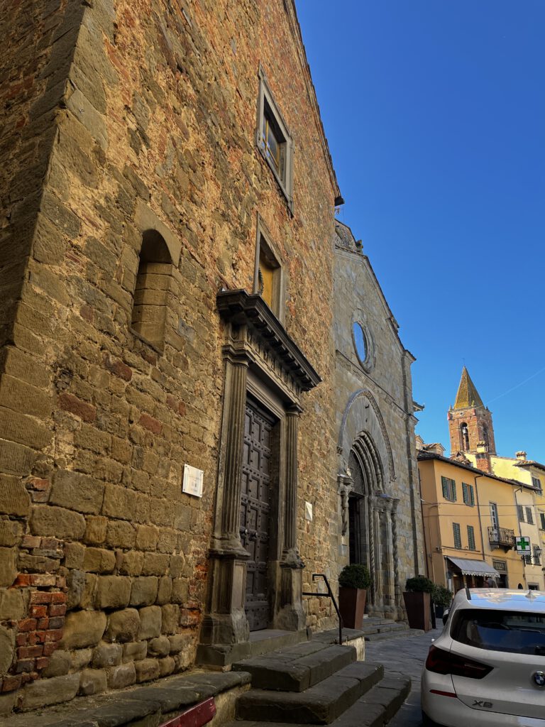 Monte San Savino überrascht: Medici, Karzer und Wein rund um die Uhr