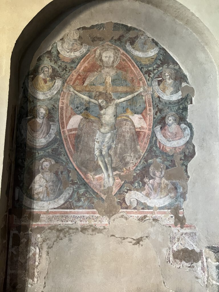 Monte San Savino überrascht: Medici, Karzer und Wein rund um die Uhr