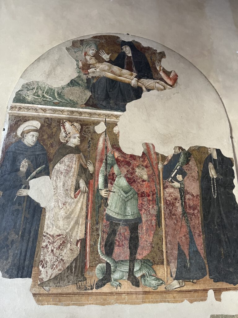 Monte San Savino überrascht: Medici, Karzer und Wein rund um die Uhr