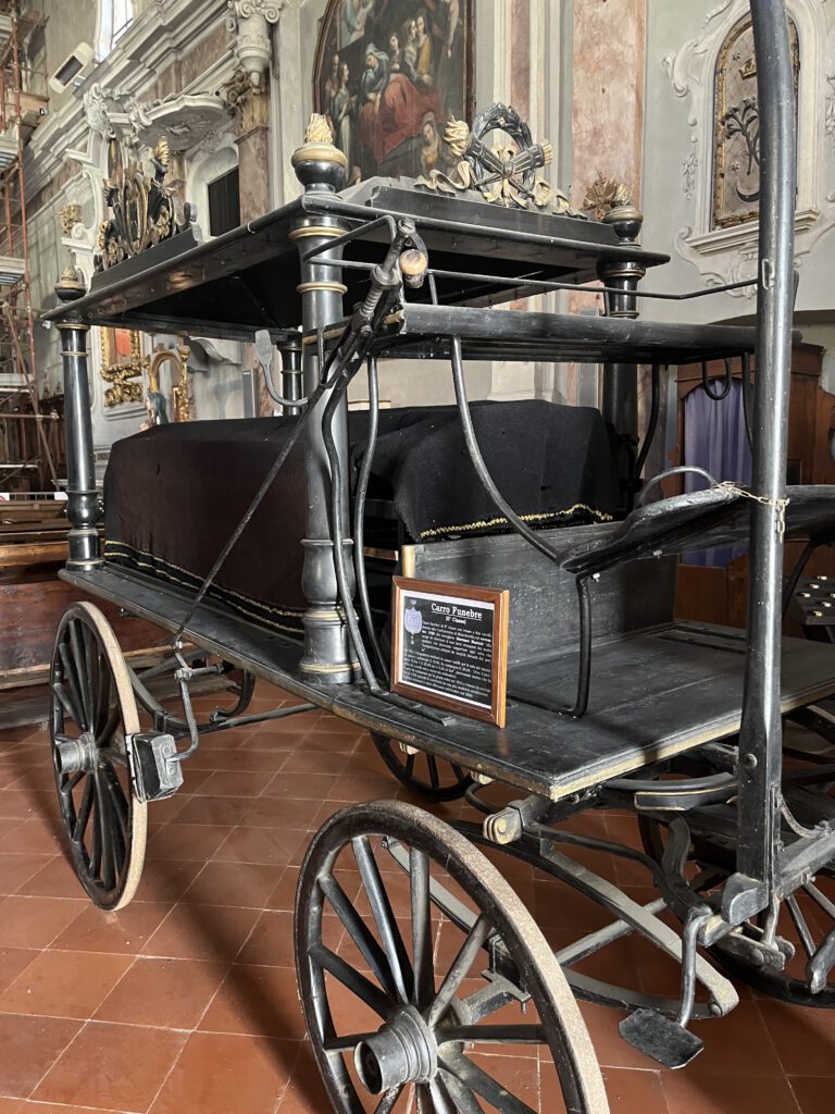 Monte San Savino überrascht: Medici, Karzer und Wein rund um die Uhr