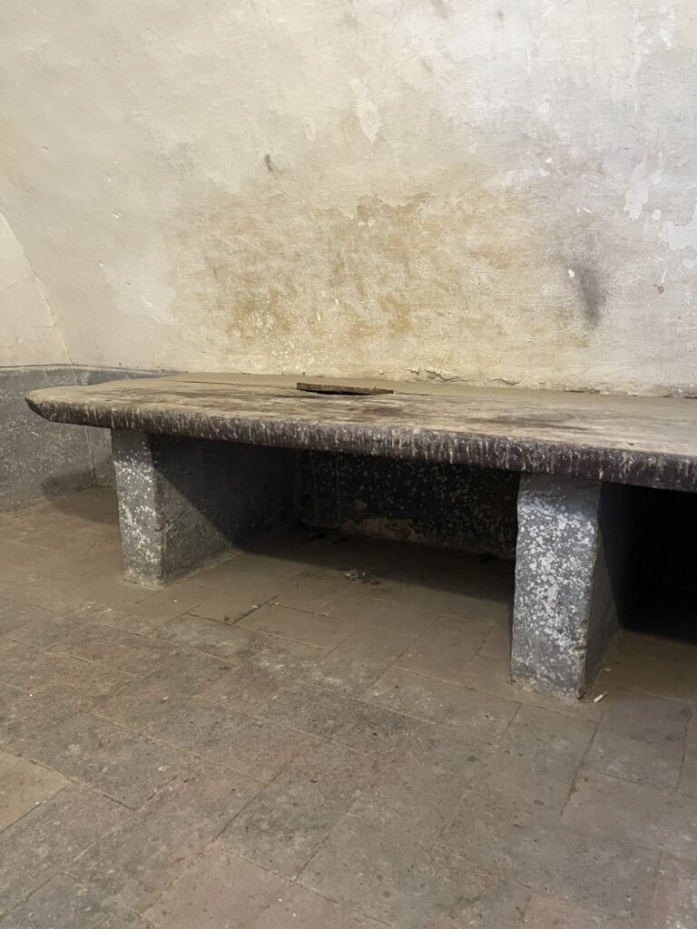 Monte San Savino überrascht: Medici, Karzer und Wein rund um die Uhr