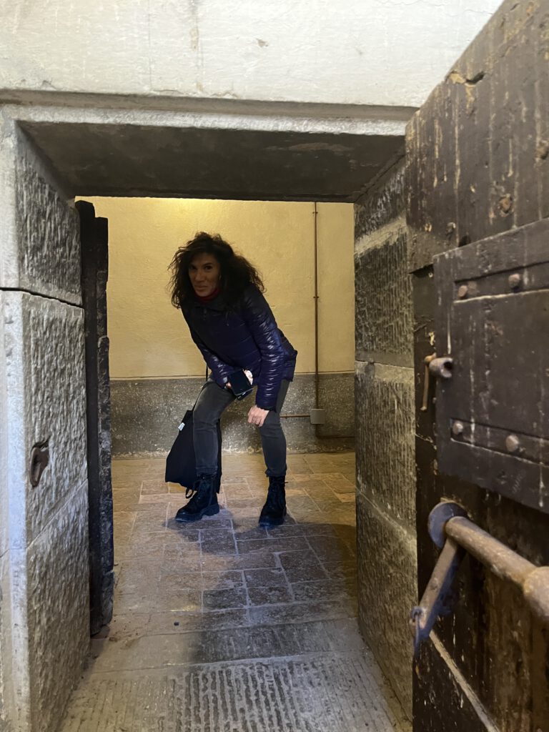 Monte San Savino überrascht: Medici, Karzer und Wein rund um die Uhr