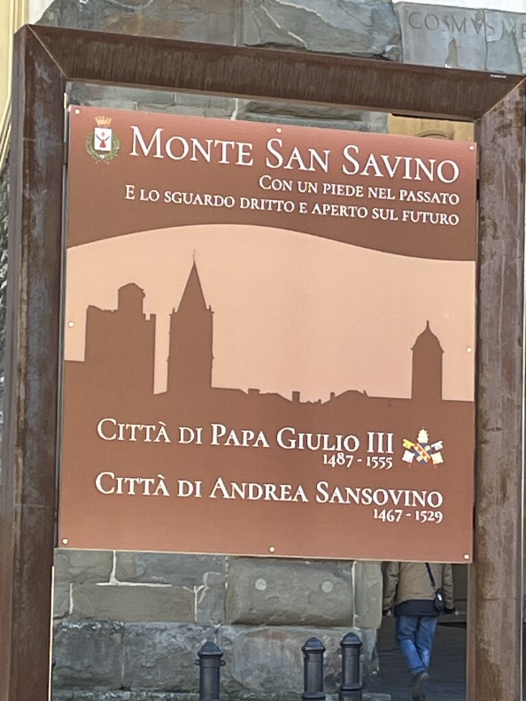 Monte San Savino überrascht: Medici, Karzer und Wein rund um die Uhr