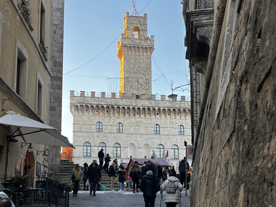 Palazzo Comunale am Piazza Grande in Montepulciano in der Toskana