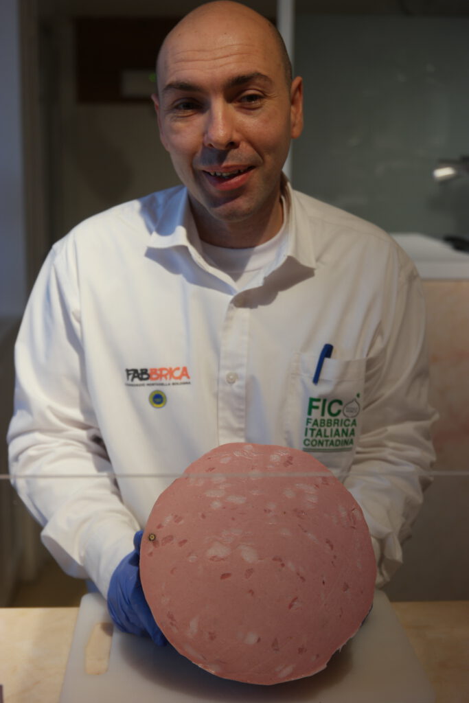 Echte Mortadella Bologna: Das Geheimnis der Riesenwurst und warum sie eine Dusche braucht 13 Mortadella Bologna