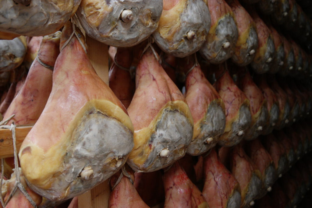 Der Duft der Apenninen: Ein Blick hinter die Kulissen der Parmaschinken DOP Produktion SLEGA 15 Parmaschinken DOP Produktion SLEGA