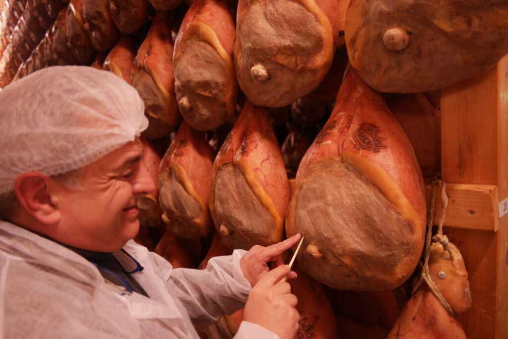 Der Duft der Apenninen: Ein Blick hinter die Kulissen der Parmaschinken DOP Produktion SLEGA 16 Parmaschinken DOP Produktion SLEGA